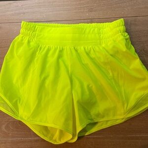 Lululemon Athletica NWOT Neon Yellow 2.5” lined shorts